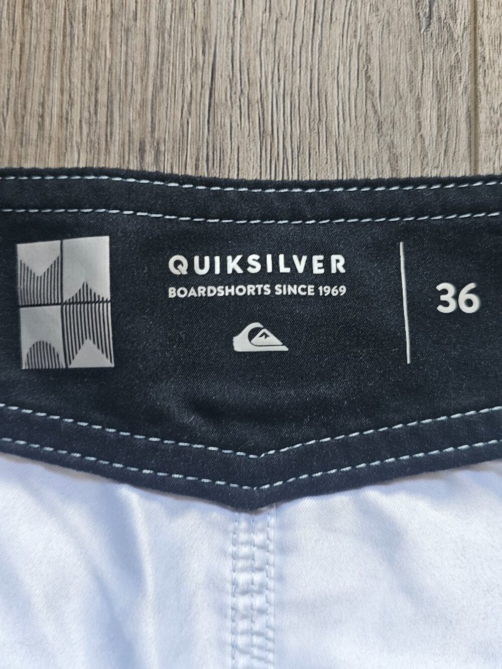 Quiksilver Men´s Blue Floral Ombre Boardshorts Swim Trunks Size Large - Picture 5 of 8
